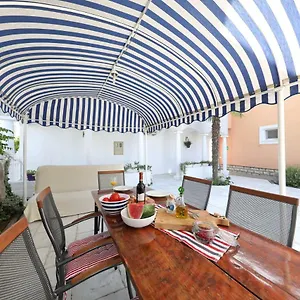 https://rooms-apartments-soline-nuove.hotelinzadar.com