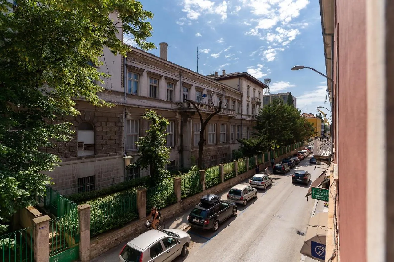 Hostel Antique Pula 0*,