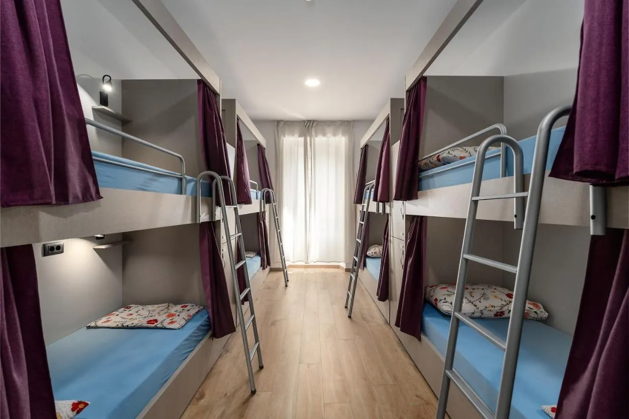 Hostel Antique Pula 0*,